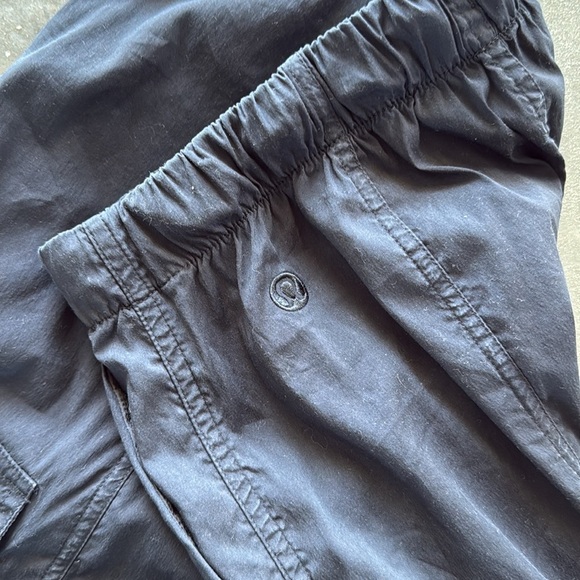 Lululemon Lightweight Adjustable Mid-Rise Cargo Pant - Picture 5 of 13